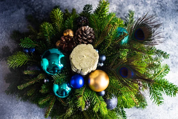 Composición Navideña Festiva Con Bolas Decoración Sobre Fondo Piedra Con —  Fotos de Stock