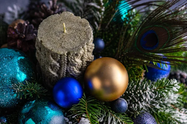 Composición Navideña Festiva Con Bolas Decoración Sobre Fondo Piedra Con —  Fotos de Stock