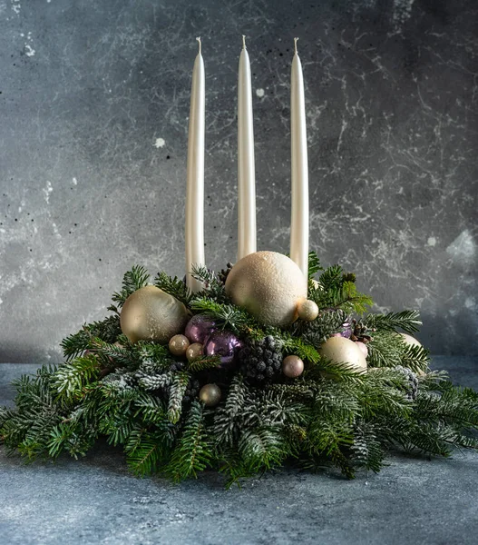 Composição Festiva Natal Com Bolas Decoração Fundo Pedra Com Espaço — Fotografia de Stock