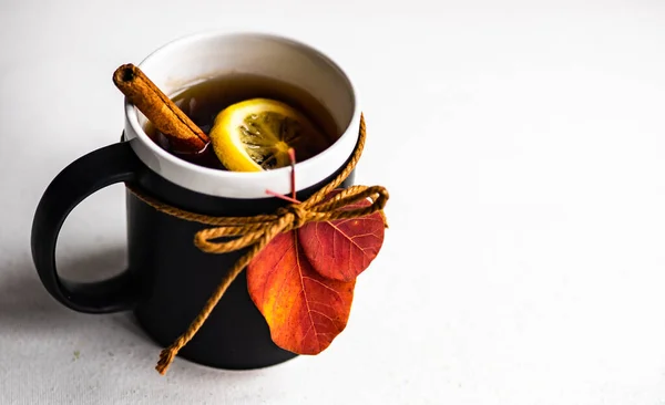 Taza Negro Limón Sobre Fondo Madera Con Espacio Para Copiar — Foto de Stock