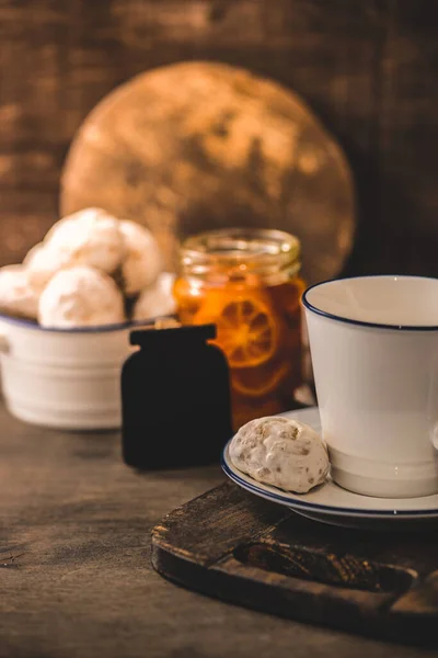 Xícara Chá Biscoitos Aveia Caseiros Mesa Madeira Vintage Com Espaço — Fotografia de Stock