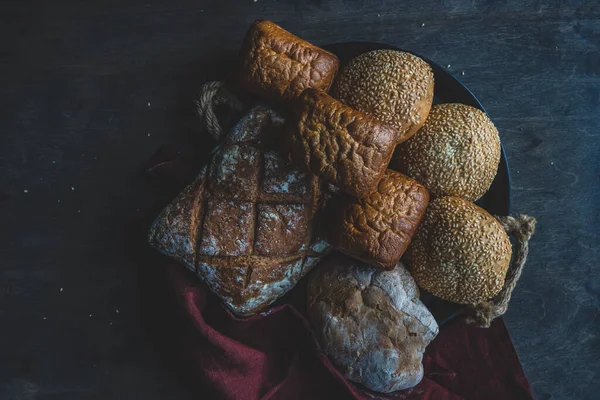 Σπιτικό Ψωμί Στο Τραπέζι Έννοια Υγιεινής Διατροφής — Φωτογραφία Αρχείου