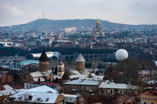 Stary Przegląd Tbilisi Wąskimi Uliczkami Czerwonymi Dachami — Zdjęcie stockowe