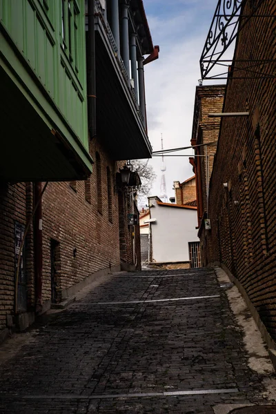 Vida Las Calles Estrechas Del Viejo Tiflis Con Caminos Piedra —  Fotos de Stock
