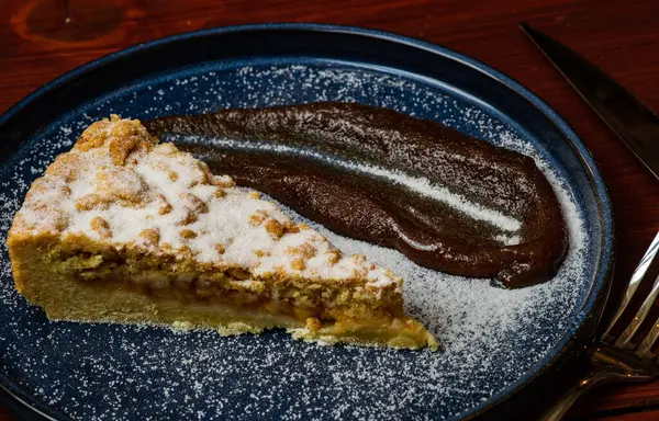Torta Maçã Assada Fresca Mesa Madeira — Fotografia de Stock