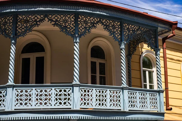 May 2021 Tbilisi Georgia Famous Wooden Carving Balcony Sololaki Area — Stock Photo, Image