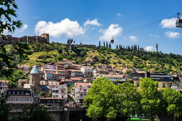 グルジアの首都トビリシの旧市街の眺め — ストック写真