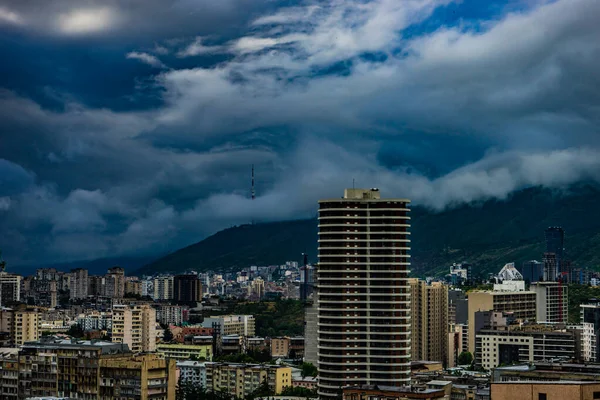 Moody Niebo Nad Centrum Tbilisi Stolicy Gruzji — Zdjęcie stockowe