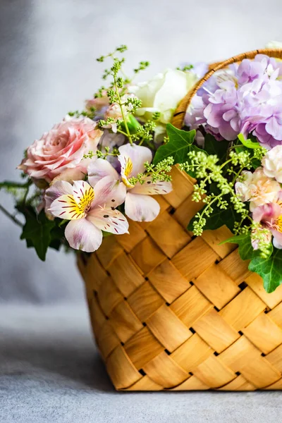 Fresh Summer Floral Composition Concrete Background — Stockfoto