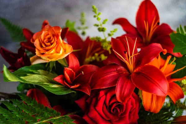 Konzept Der Sommerlichen Blütenkomposition Mit Einer Vielfalt Saisonaler Blumen — Stockfoto