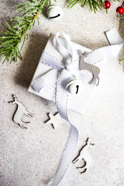 Christmas Card Concept Pine Tree Branches White Concrete Background — ストック写真