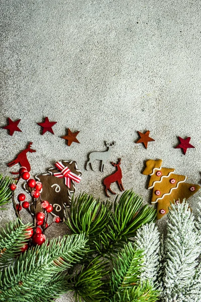 Marco Navidad Con Galletas Jengibre Sobre Fondo Hormigón —  Fotos de Stock