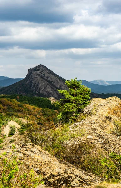 Slavná Památka Birtvisi Canyon Středověkým Hradem Skrytým Mezi Svahy Kaňonu — Stock fotografie