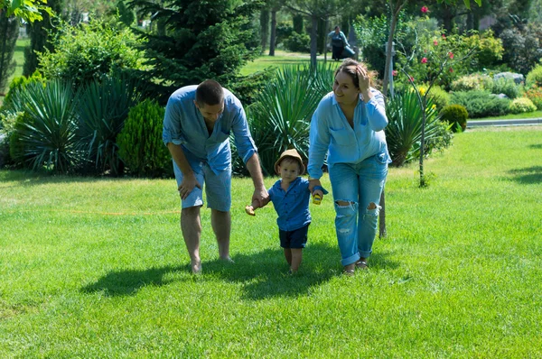 Família feliz — Fotografia de Stock