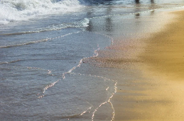 Zandstrand en zee — Stockfoto