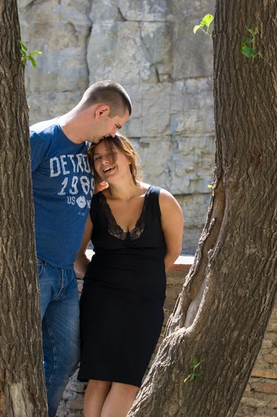 Vrouw en man in liefde buiten portret — Stockfoto