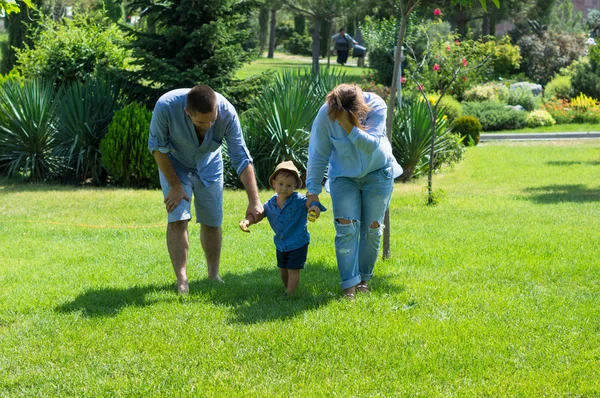 Família feliz — Fotografia de Stock