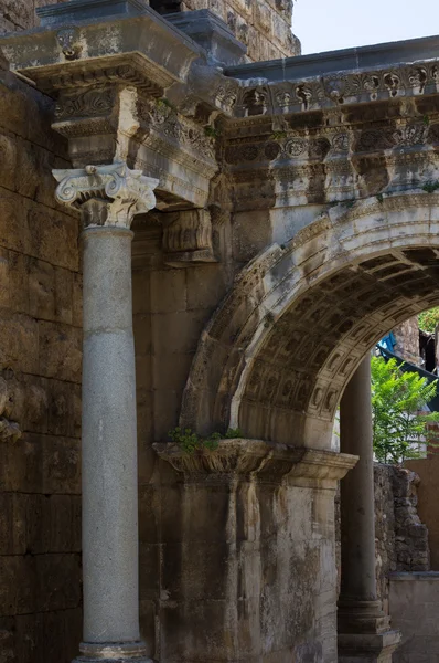 View of Hadrian's Gate in old city of Antalya — Stock Photo, Image