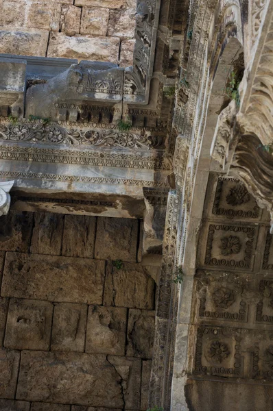 Veduta della Porta di Adriano nella città vecchia di Antalya — Foto Stock