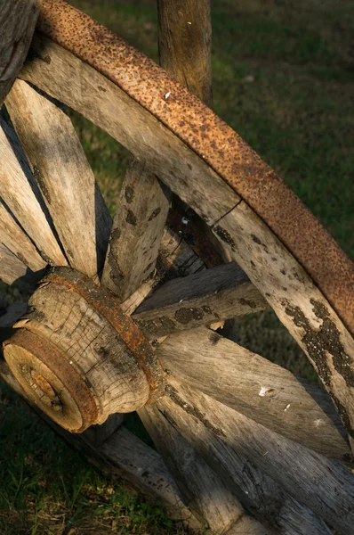 Old wooden wheel — Stock Photo, Image