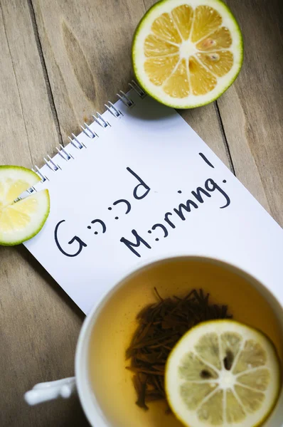 Taza de té y nota de buenos días — Foto de Stock