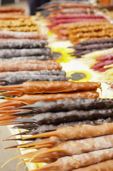 Doces tradicionais em forma de salsicha georgiana — Fotografia de Stock