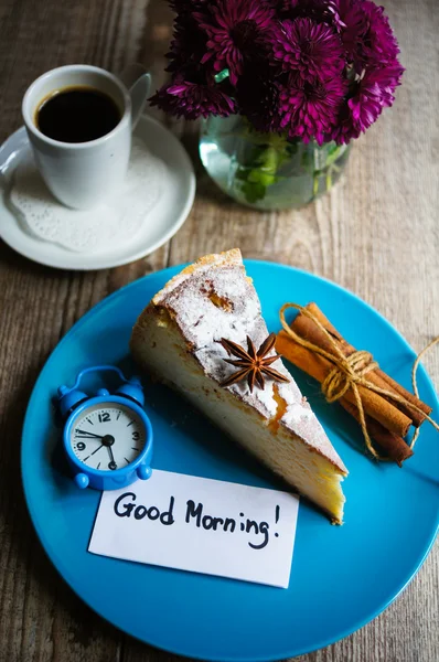 Cheese cake and tea — Stock Photo, Image