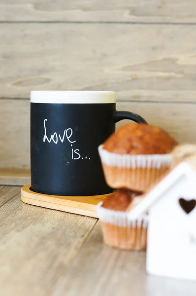 Amor é nota na caneca — Fotografia de Stock