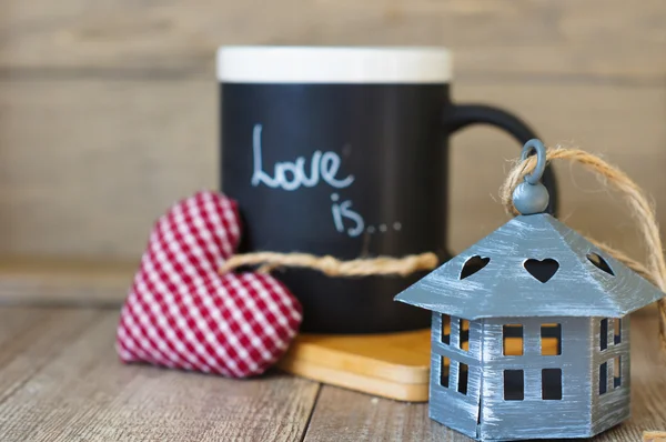 Amor é nota na caneca — Fotografia de Stock