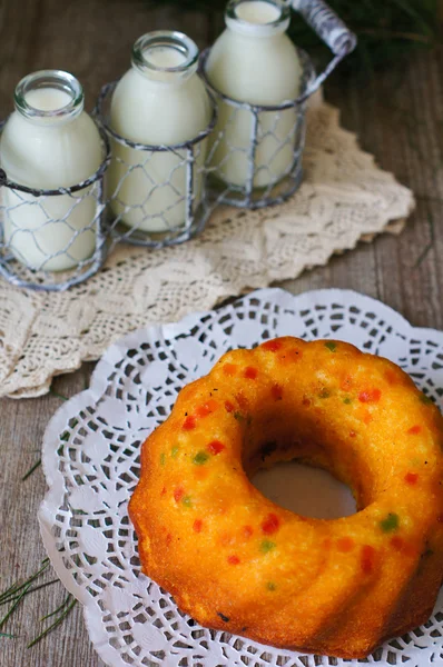 Cake and milk — Stock Photo, Image