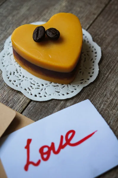 Pastel de mocca en forma de corazón — Foto de Stock