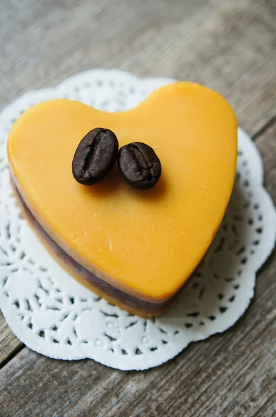 Pastel de mocca en forma de corazón — Foto de Stock