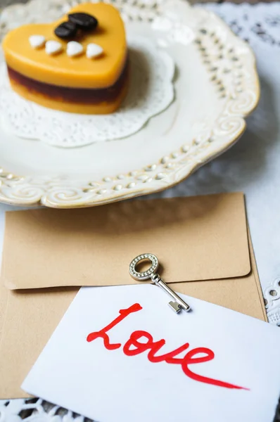 Mocca tort w kształcie serca — Zdjęcie stockowe