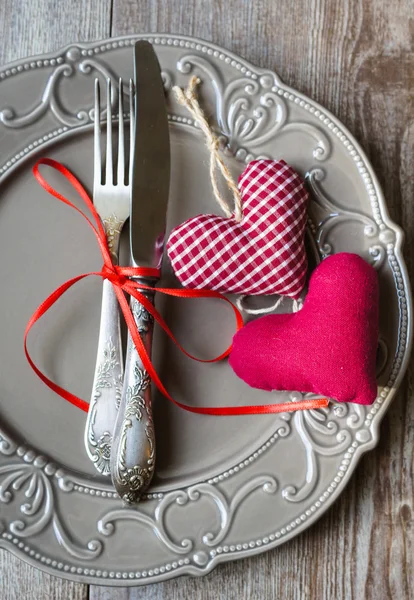 St. Valentin 's festlich gedeckter Tisch — Stockfoto