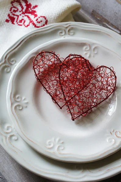 St. Valentin 's festlich gedeckter Tisch — Stockfoto