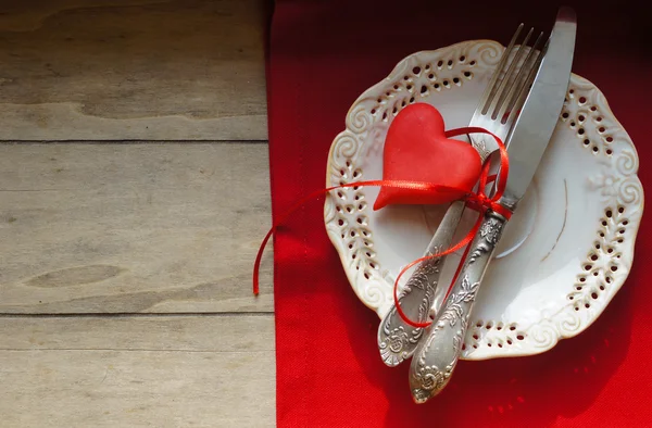 St. Valentin 's festlich gedeckter Tisch — Stockfoto