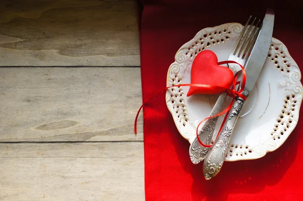 St. Valentin 's festlich gedeckter Tisch — Stockfoto