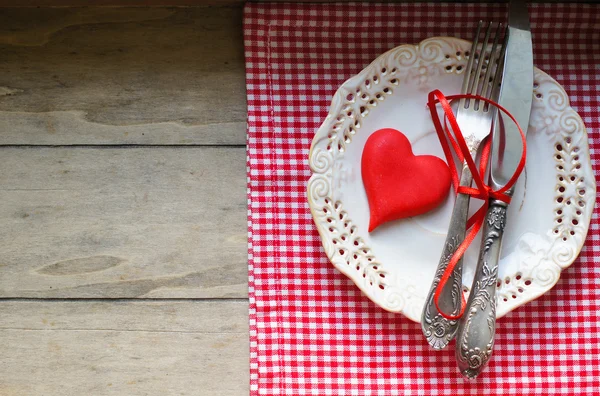 St. Valentin 's festlich gedeckter Tisch — Stockfoto