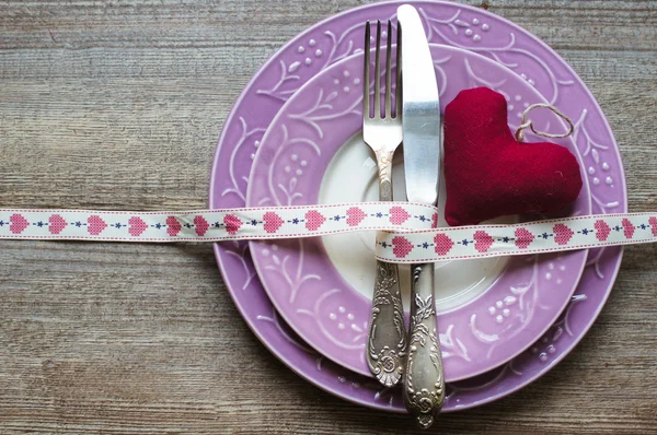 St. Valentin 's festlich gedeckter Tisch — Stockfoto