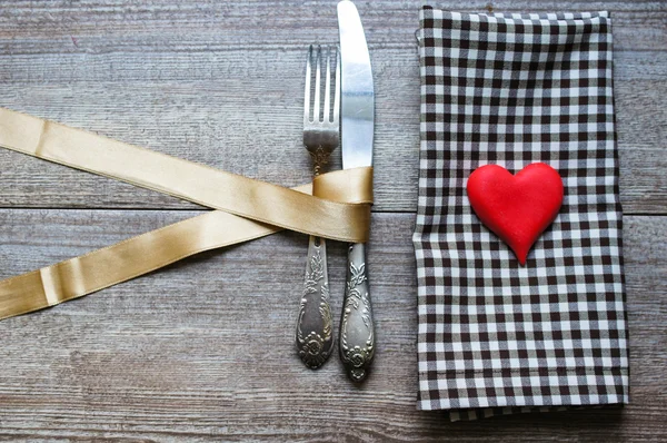 St. Valentin 's festlich gedeckter Tisch — Stockfoto