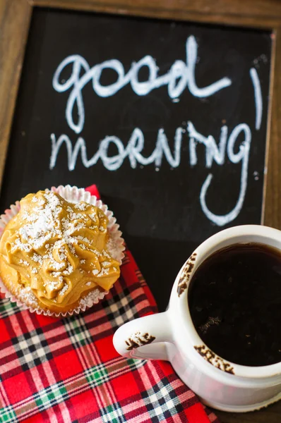 Tea and cupcakes — Stock Photo, Image