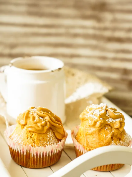 Te och muffins — Stockfoto