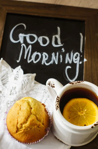 Tee und Cupcakes — Stockfoto