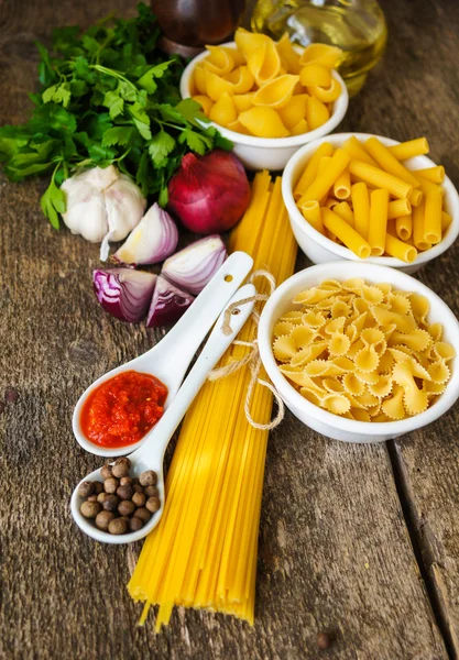 Diferentes tipos de pasta italiana — Foto de Stock