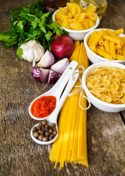 Diferentes tipos de pasta italiana — Foto de Stock