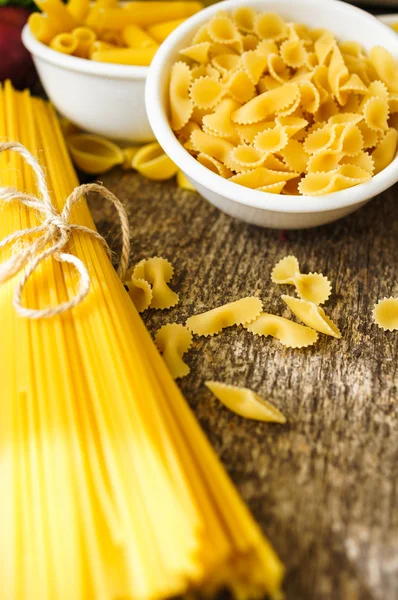 Verschillende soorten Italiaanse pasta — Stockfoto