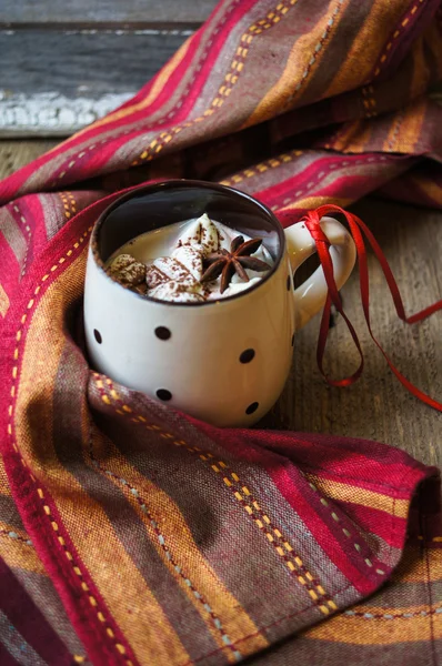 Chocolate con malvaviscos en taza —  Fotos de Stock