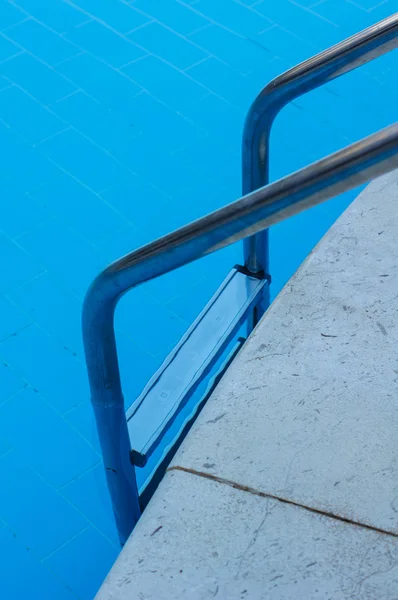 Buitenzwembad — Stockfoto