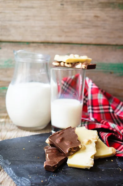 Milch und Schokolade — Stockfoto