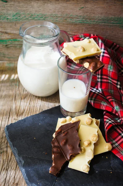Milch und Schokolade — Stockfoto